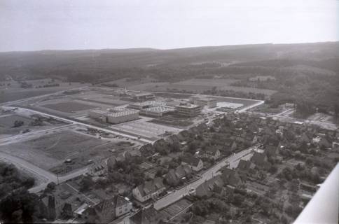 ARH NL Koberg 2659, Schulzentrum mit Sportplatz, Barsinghausen, 1971