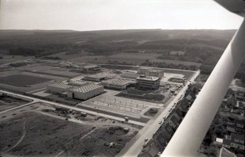 ARH NL Koberg 2661, Schulzentrum mit Sportplatz, Barsinghausen, 1971