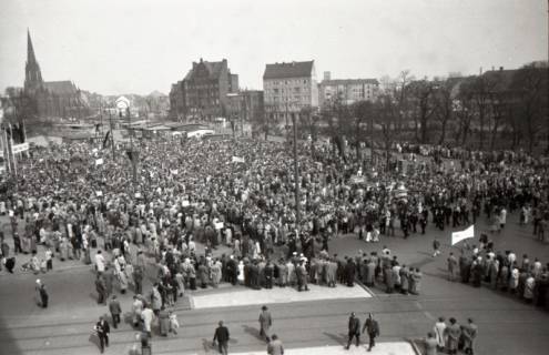 ARH NL Koberg 3045, Maikundgebung des DGB auf dem Klagesmarkt, Hannover, 1952