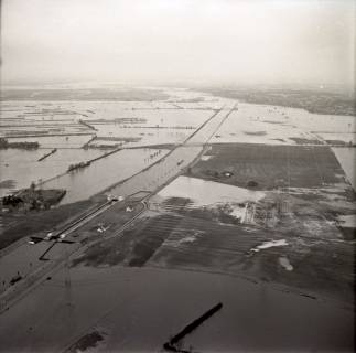 ARH NL Koberg 3530, Weserhochwasser an der Staustufe, Langwedel, 1962
