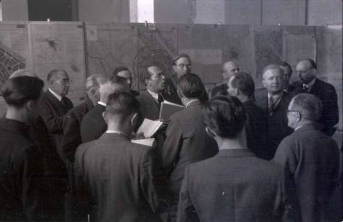 ARH NL Koberg 365, Entscheidung des Innenstadtwettbewerbs unter Leitung von Stadtbaurat Rudolf Hillebrecht, 1949