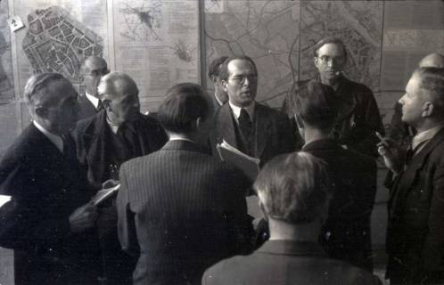 ARH NL Koberg 366, Entscheidung des Innenstadtwettbewerbs unter Leitung von Stadtbaurat Rudolf Hillebrecht, 1949