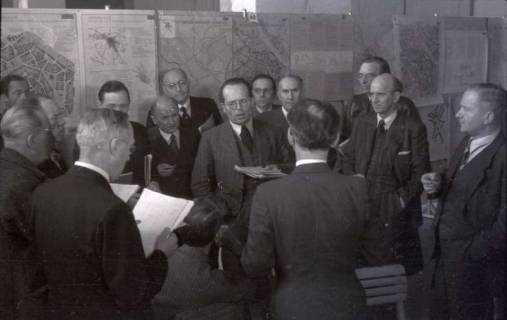 ARH NL Koberg 371, Entscheidung des Innenstadtwettbewerbs unter Leitung von Stadtbaurat Rudolf Hillebrecht, 1949