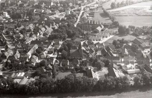 ARH NL Koberg 3741, Innenstadt mit St.-Lucas-Kirche, Pattensen, 1972