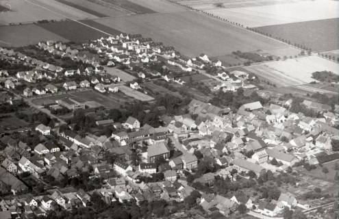 ARH NL Koberg 3753, Grundschule Hallermundt und Sportplatz, Eldagsen, 1972