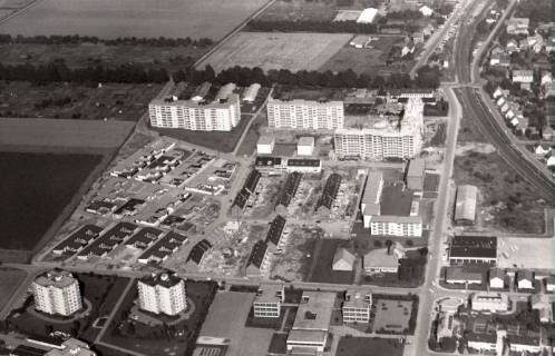 ARH NL Koberg 3759, Neubauten, unten Grundschule am Ebersberg, Springe, 1972