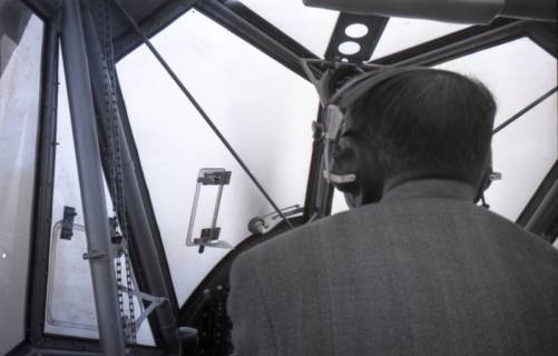ARH NL Koberg 4146, Ein Mann in einem Flugzeug, 1961