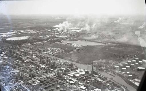ARH NL Koberg 425, Misburger Hafen mit Erdölraffinerie (Deurag-Nerag), Misburg, 1957