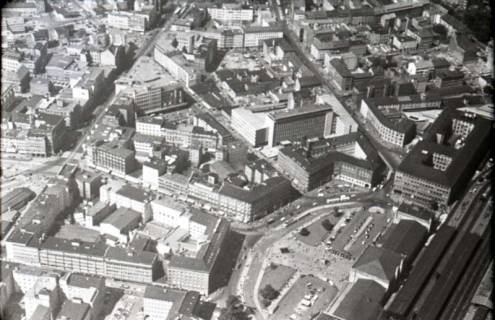 ARH NL Koberg 446, Ernst-August-Platz, Luisenstraße, Bahnhofstraße, Schillerstraße und Kurt-Schumacher-Straße, Hannover, 1957