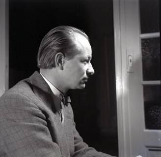 ARH NL Koberg 4923, Bildhauer Ewald Brandt, Porträtaufnahme, 1950