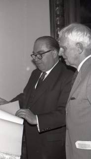 ARH NL Koberg 4955, Oberstadtdirektor Karl Wiechert und Bildhauer Gerhard Marcks, Hannover, 1959