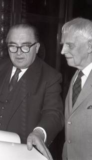 ARH NL Koberg 4956, Oberstadtdirektor Karl Wiechert und Bildhauer Gerhard Marcks, Hannover, 1959