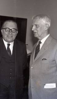 ARH NL Koberg 4959, Oberstadtdirektor Karl Wiechert und Bildhauer Gerhard Marcks, Hannover, 1959