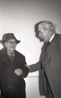 ARH NL Koberg 4964, Hinrich Wilhelm Kopf zu Besuch in einem Altenheim, nach 1954