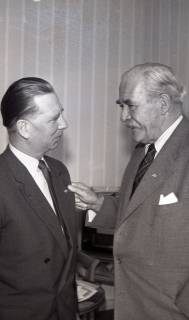 ARH NL Koberg 4986, Hans Striefler (Nds. Landtagsabgeordneter) und Hinrich Wilhelm Kopf (Nds. Ministerpräsident), SPD, nach 1954