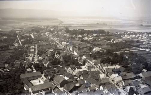 ARH NL Koberg 5139, Blick über die Stadt mit St.-Alexandri-Kirche, Eldagsen, 1958