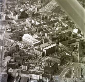 ARH NL Koberg 519, Luftbild von Hannover u. a. mit Steintorplatz und Anzeiger-Hochhaus, 1967