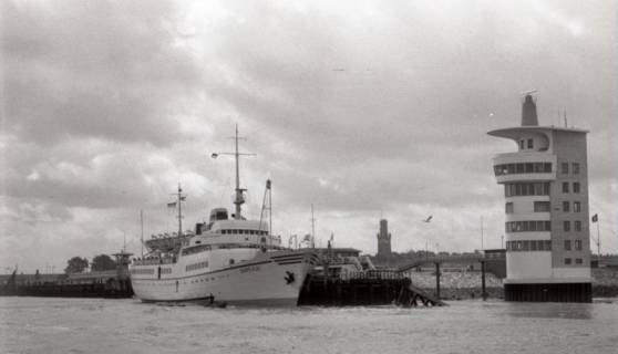 ARH NL Koberg 5712, Schiff "Bunte Kuh" am Anleger "Alte Liebe", Cuxhaven, 1958