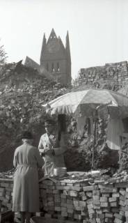 ARH NL Koberg 6357, Erste Verkaufsstände in der Karmarschstraße, Hannover, 1946
