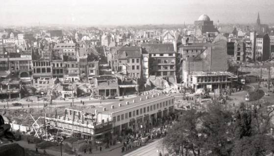 ARH NL Koberg 6372, Zerstörtes Hannover im Bereich Kröpcke, 1946