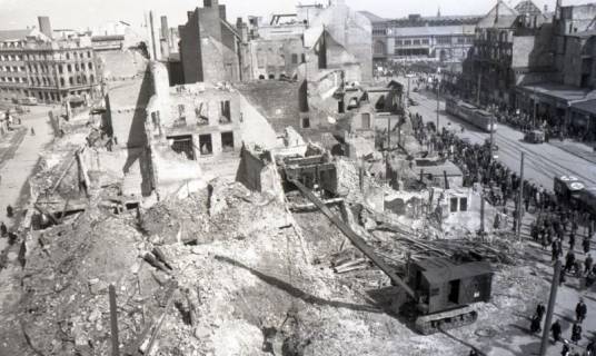 ARH NL Koberg 6581, Zerstörtes Hannover mit dem Hauptbahnhof, 1946