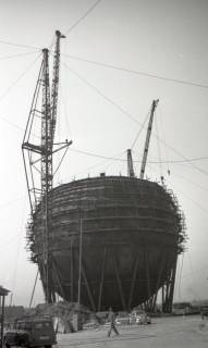 ARH NL Koberg 6681, Kugelgasbehälter im Bau auf der Schulenburger Landstraße, Hannover, 1957