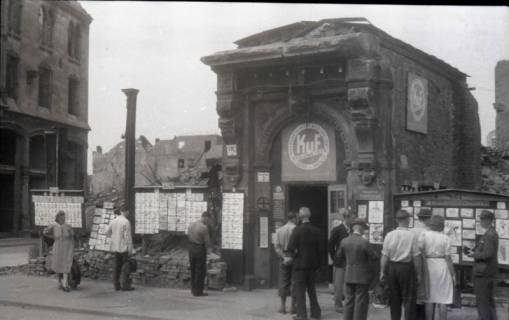 ARH NL Koberg 674, Tausch- bzw. Anschlagtafeln am Steintor, Hannover, 1945