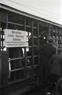 ARH NL Koberg 686, Notverkehr der Behelfsstraßenbahn in alten Gemüsetransportwagen, Hannover, 1946