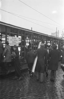 ARH NL Koberg 687, Notverkehr der Behelfsstraßenbahn in alten Gemüsetransportwagen, Hannover, 1946