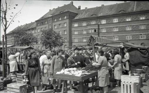 ARH NL Koberg 708, Wochenmarkt auf dem Friedrich-Ebert-Platz, Hannover, 1946