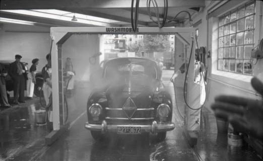 ARH NL Koberg 716, Borgward in einer Autowaschanlage, zwischen 1950/1954