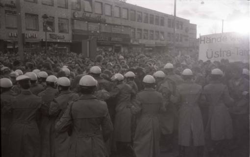 ARH NL Koberg 752, "Roter Punkt" Demonstration gegen Fahrpreiserhöhung der ÜSTRA, Hannover, 1970