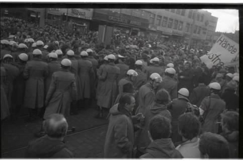 ARH NL Koberg 755, "Roter Punkt" Demonstration gegen Fahrpreiserhöhung der ÜSTRA, Hannover, 1970