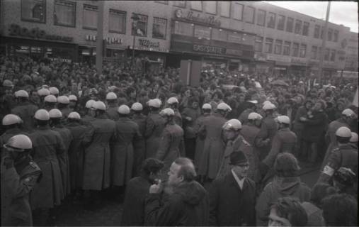 ARH NL Koberg 756, "Roter Punkt" Demonstration gegen Fahrpreiserhöhung der ÜSTRA, Hannover, 1970
