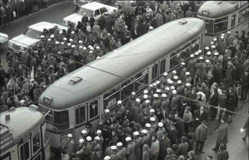 ARH NL Koberg 762, "Roter Punkt" Demonstration gegen Fahrpreiserhöhung der ÜSTRA, Hannover, 1970