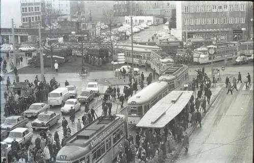 ARH NL Koberg 763, "Roter Punkt" Demonstration gegen Fahrpreiserhöhung der ÜSTRA, Hannover, 1970
