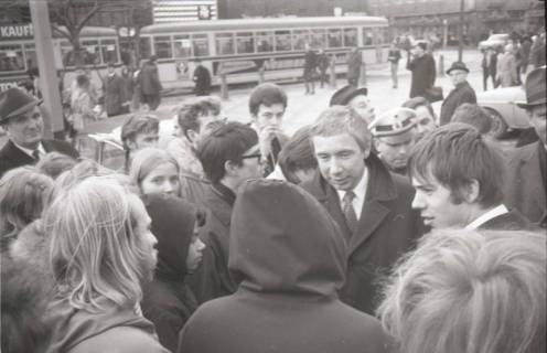 ARH NL Koberg 765, "Roter Punkt" Demonstration gegen Fahrpreiserhöhung der ÜSTRA, Hannover, 1970
