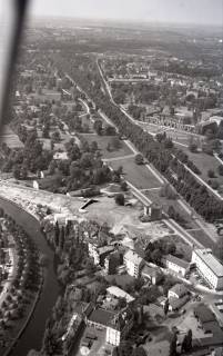 ARH NL Koberg 7765, Herrenhäuser Allee mit Schloss, Hannover, 1959