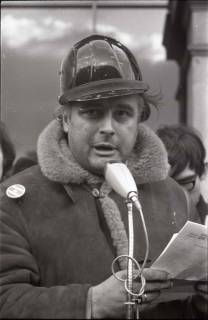 ARH NL Koberg 783, "Roter Punkt" Demonstration gegen Fahrpreiserhöhung der ÜSTRA auf dem Opernplatz, Hannover, 1970