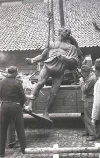 ARH NL Koberg 848, Figur des Duve-Brunnens (Sämann-Brunnen) am Leibnizufer, Hannover, 1952