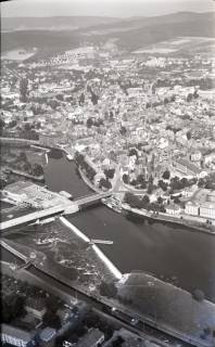 ARH NL Koberg 8640, Hameln, Weser, Hafenmündung und Eisenbahnbrücke , 1957