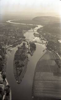 ARH NL Koberg 8645, Hameln, Weser, Hafenmündung und Eisenbahnbrücke , 1957