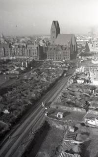 ARH NL Koberg 8882, Marktkirche und Altes Rathaus, Blick von der Aegidienkirche, Hannover, 1947