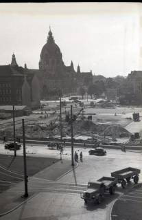 ARH NL Koberg 9109, Räumung am Aegidientorplatz, hinten Neues Rathaus, Hannover, 1952