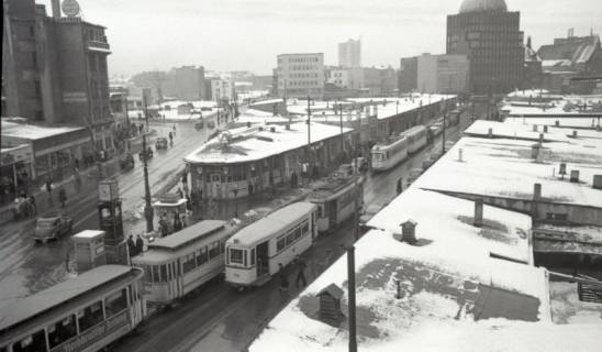 ARH NL Koberg 9277, Steintor mit Straßenbahnen, hinten Anzeiger-Hochhaus, Hannover, 1952