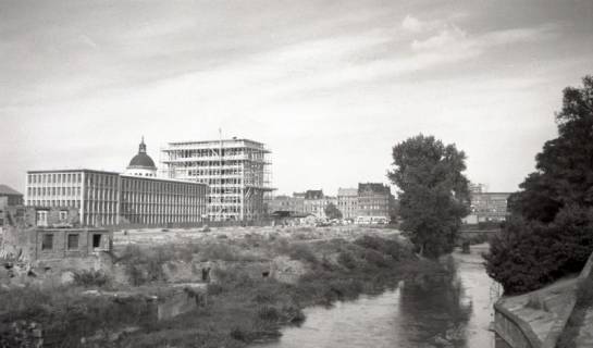 ARH NL Koberg 9308, Gebäude des Nds. Ministerium für Wissenschaft u. Kultur im Bau, dahinter Basilika St. Clemens, Hannover, 1952