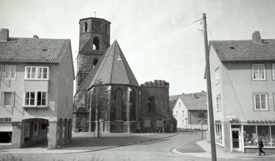 ARH NL Koberg 9311, Wohnhäuser und zerstörte Kreuzkirche, Hannover, 1952