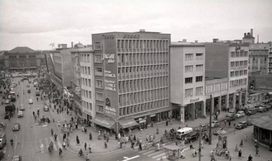 ARH NL Koberg 9328, Bahnhof links, Kröpcke rechts, Hannover, 1952