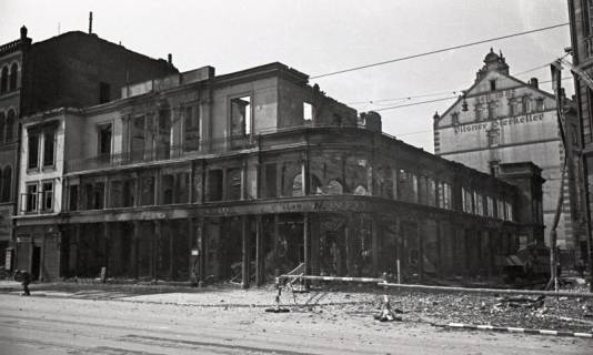 ARH NL Koberg 9423, Zerstörter Porzellan- und Glasladen "W. Weitz", Hannover, 1943