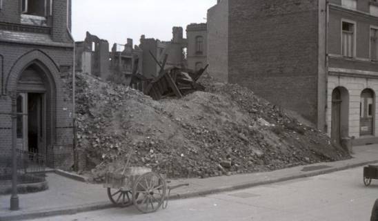ARH NL Koberg 9491, Trümmer in der Südstadt, Hannover, 1946